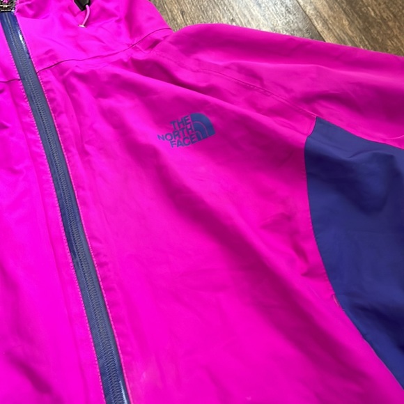 The North Face Women's Vibrant Pink and Blue Utility Jacket - Picture 9 of 11